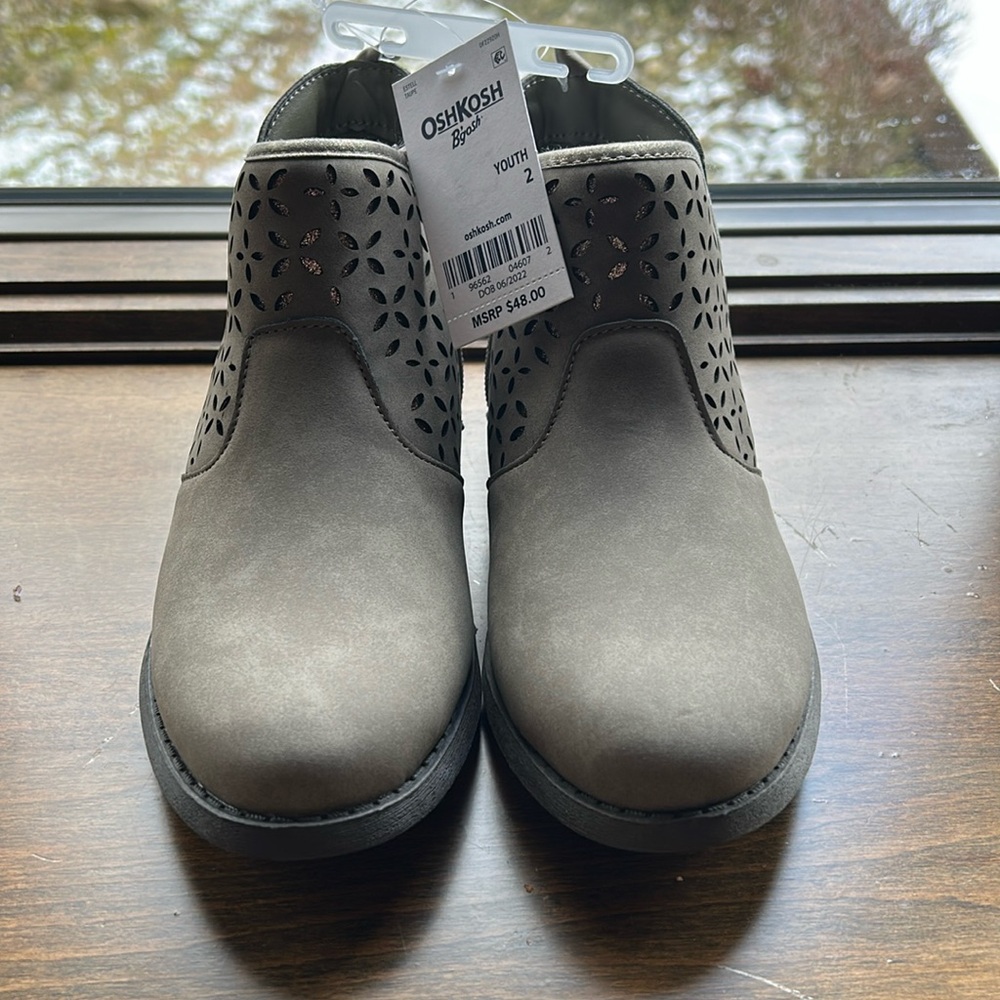 New with tags Oshkosh B’gosh youth girls size 2 boots